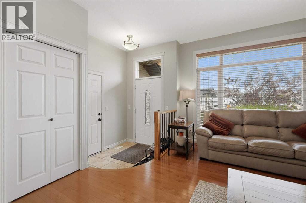 40 Emily Crescent — photo 2