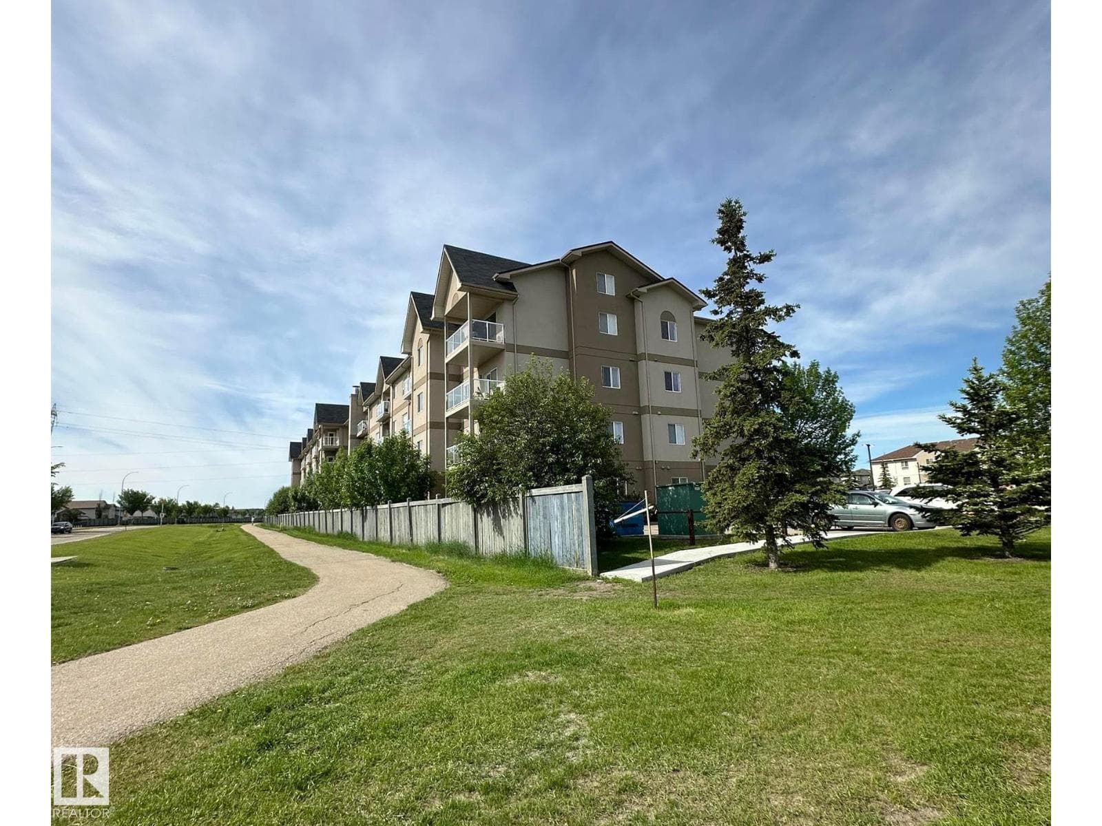 #116 5005 165 AV NW