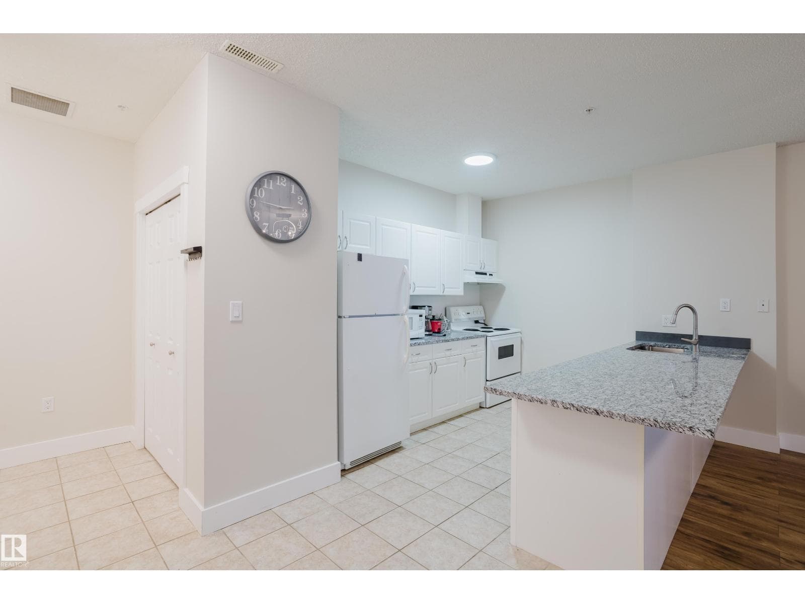 9919 105 ST NW — photo 5