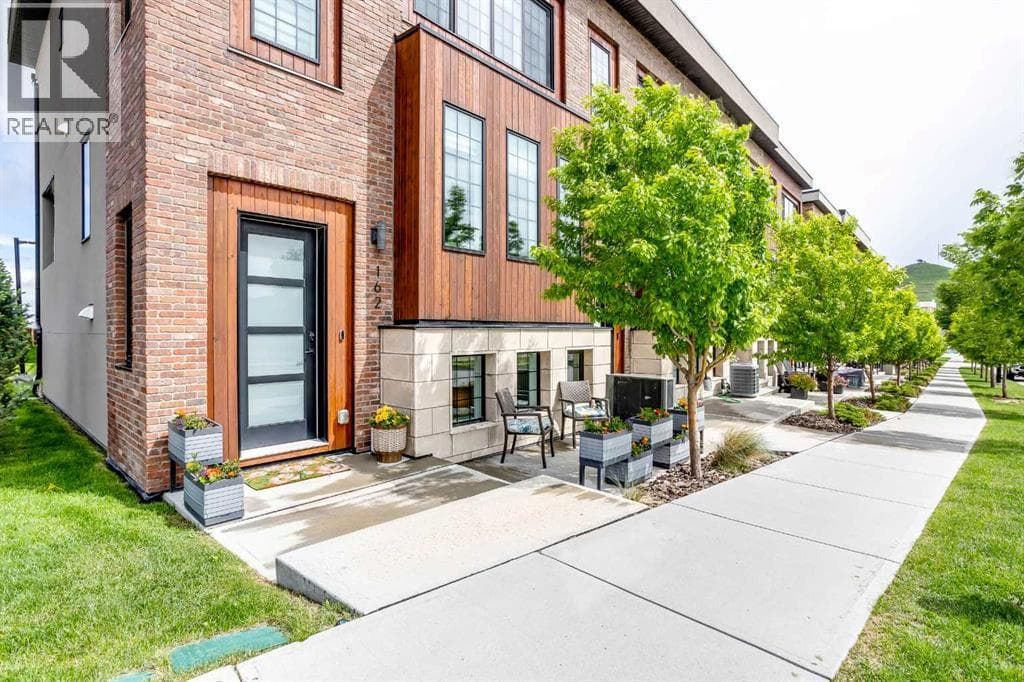 162 Greenbriar Way NW — photo 3