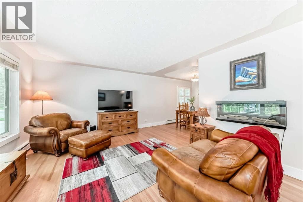8215 5 Street SW — photo 4