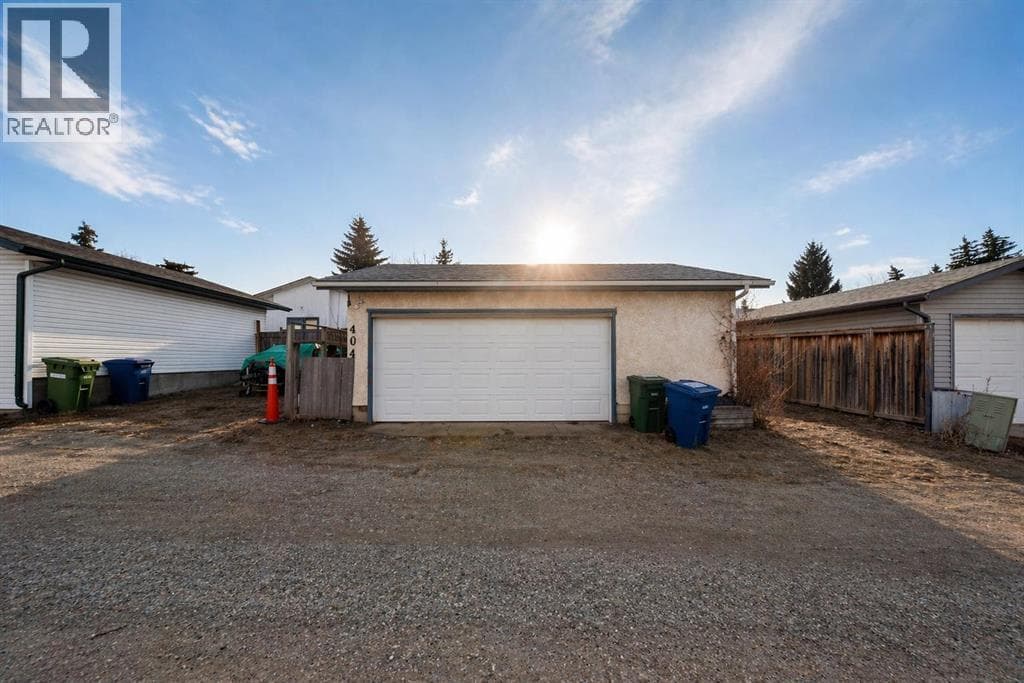 404 Acacia Drive SE — photo 2