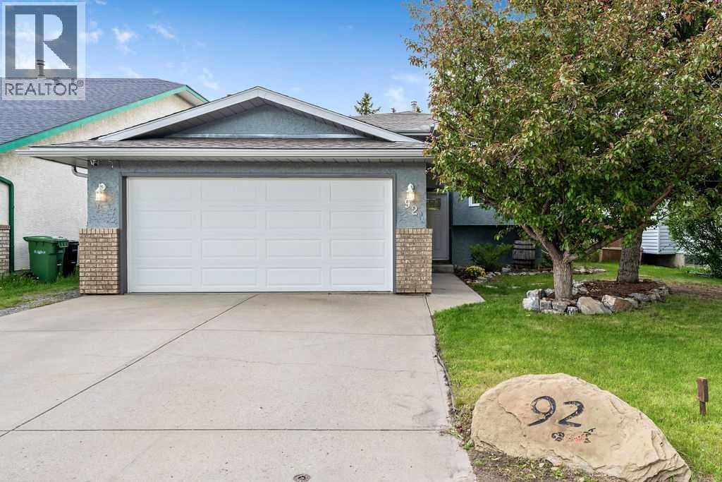 92 Waterstone Crescent SE — photo 2