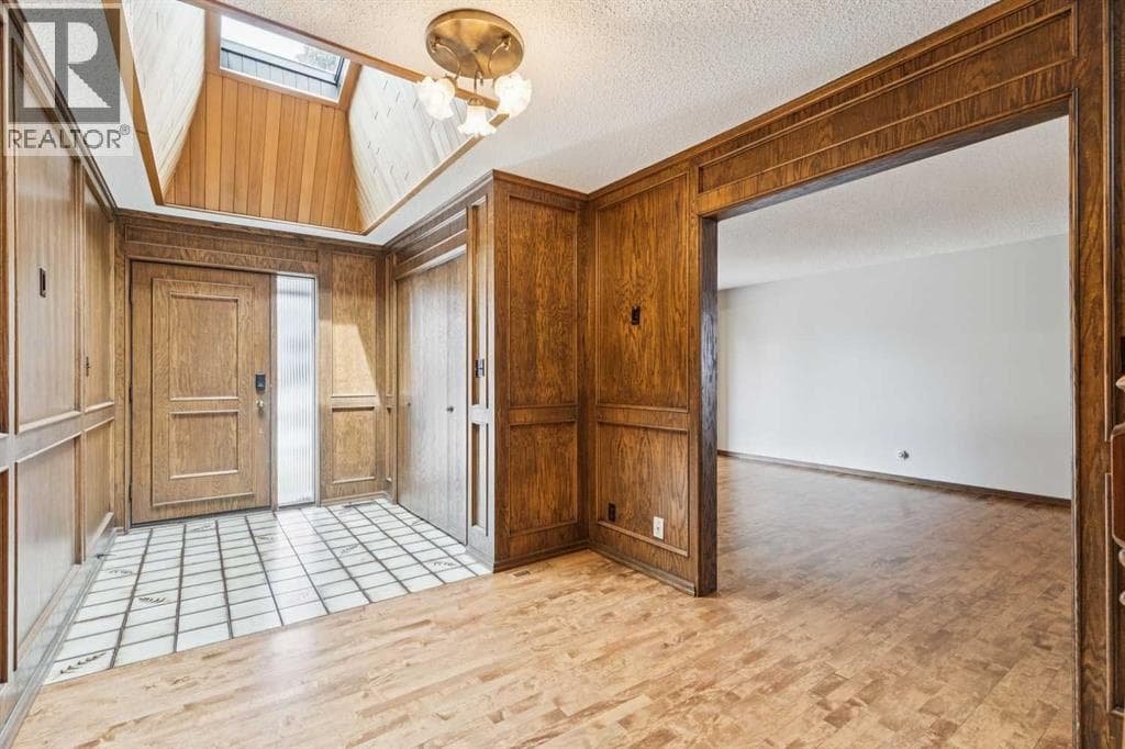 124 Edgehill Close NW — photo 4