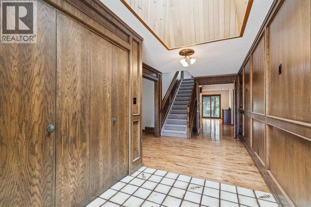 124 Edgehill Close NW — photo 3