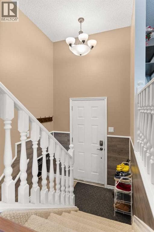 456 Sissons Crescent SE — photo 2