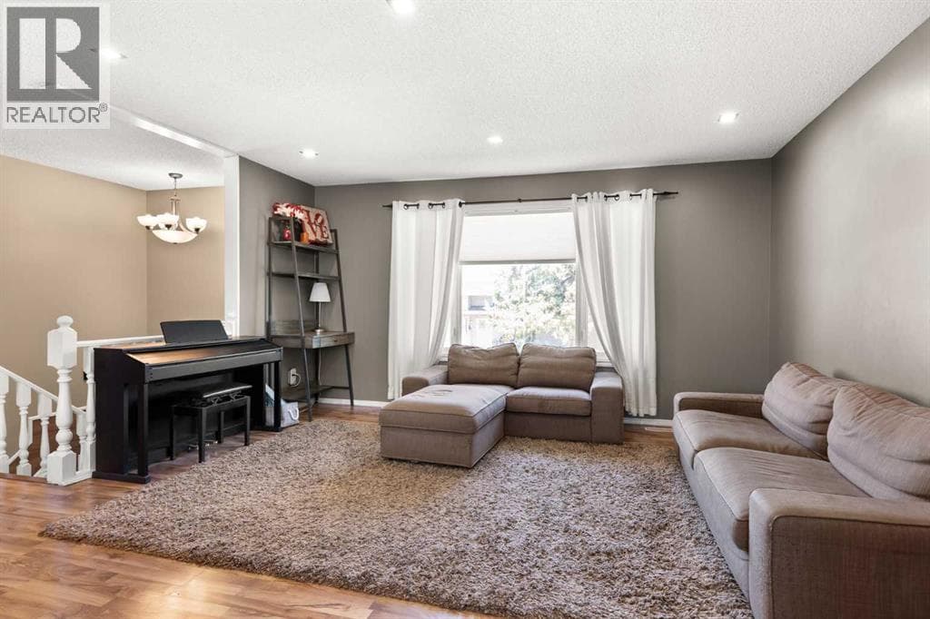 456 Sissons Crescent SE — photo 3