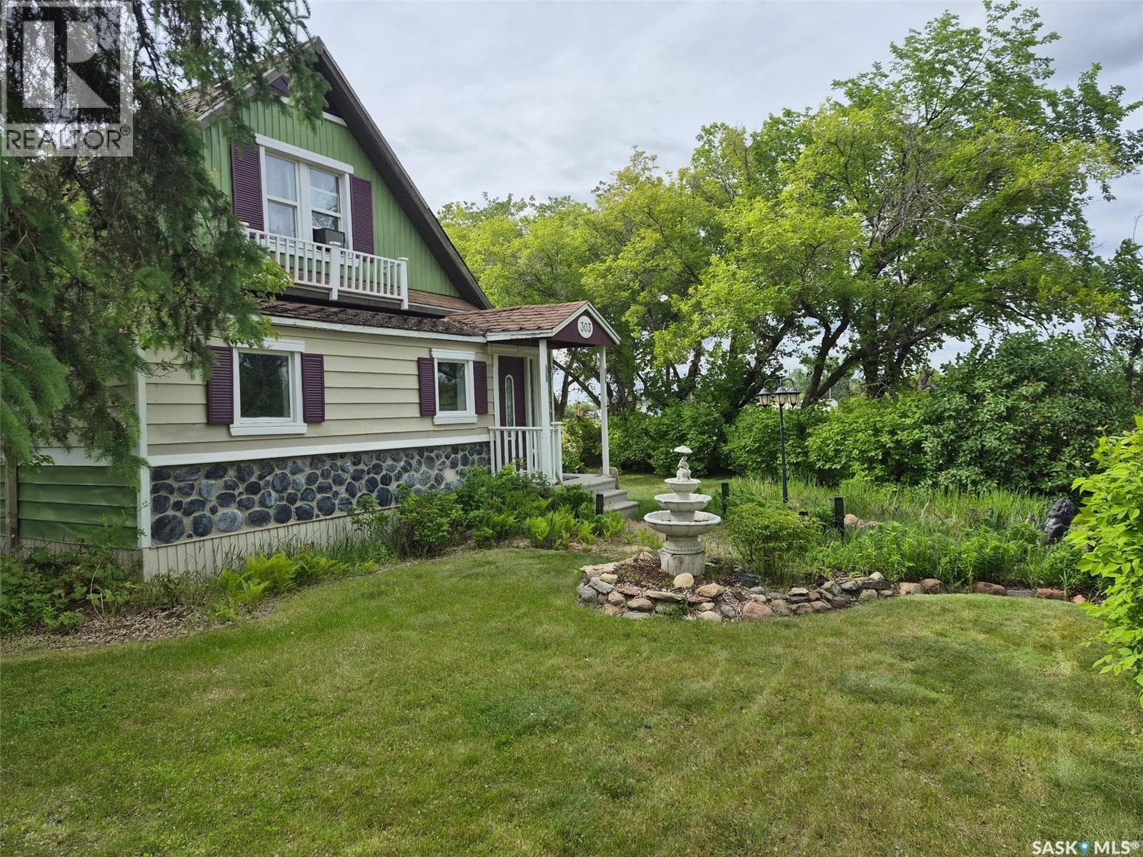 303 Edward STREET — photo 2