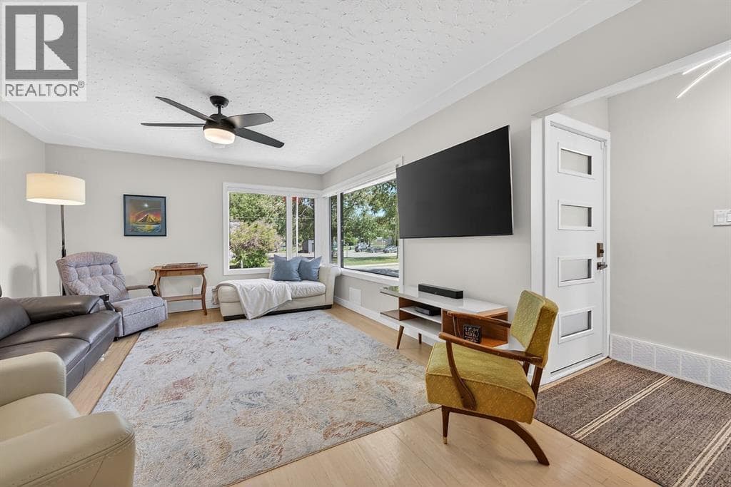 3723 2 Street NW — photo 3