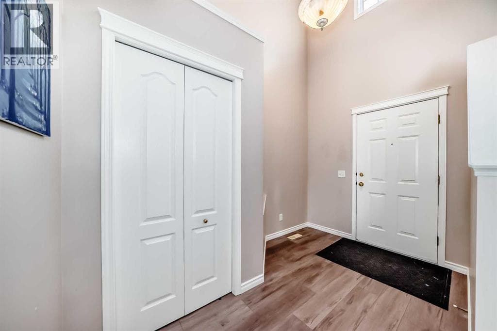 9 Somerside Crescent SW — photo 2