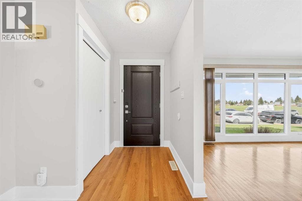 1728 Lake Bonavista Drive SE — photo 2
