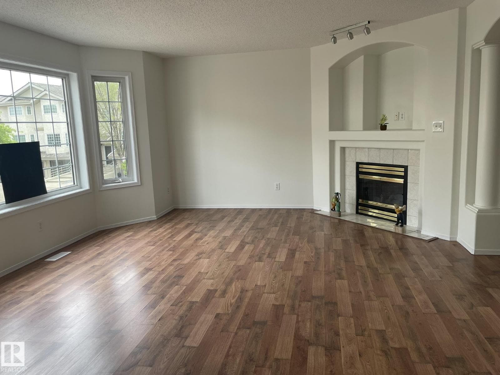 #2 1295 CARTER CREST RD NW — photo 2