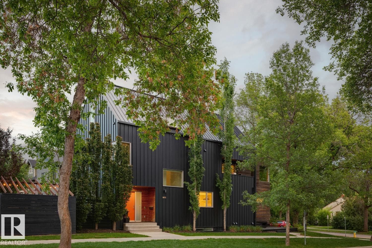 10958 80 AV NW — photo 5