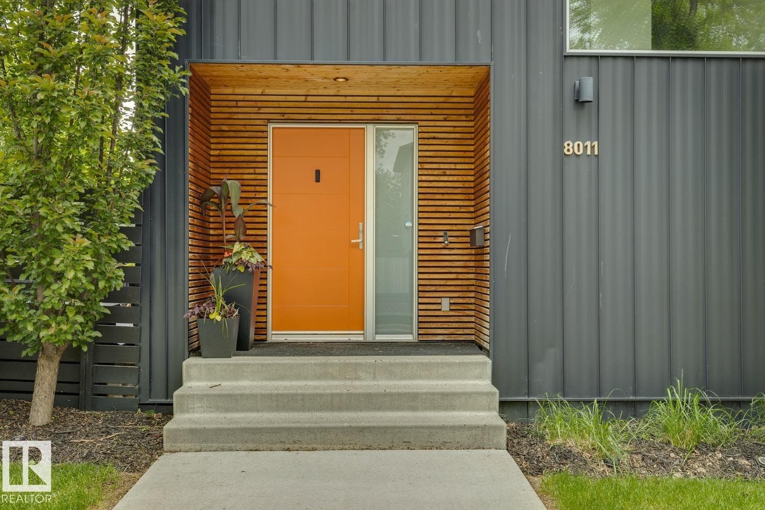 10958 80 AV NW — photo 4