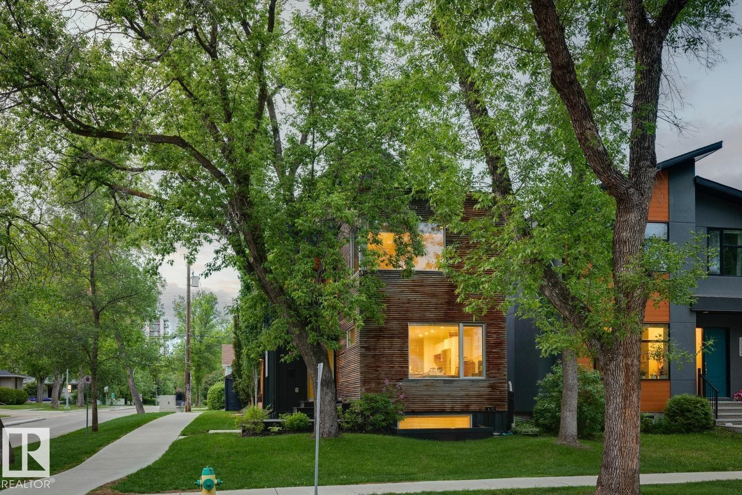 10958 80 AV NW