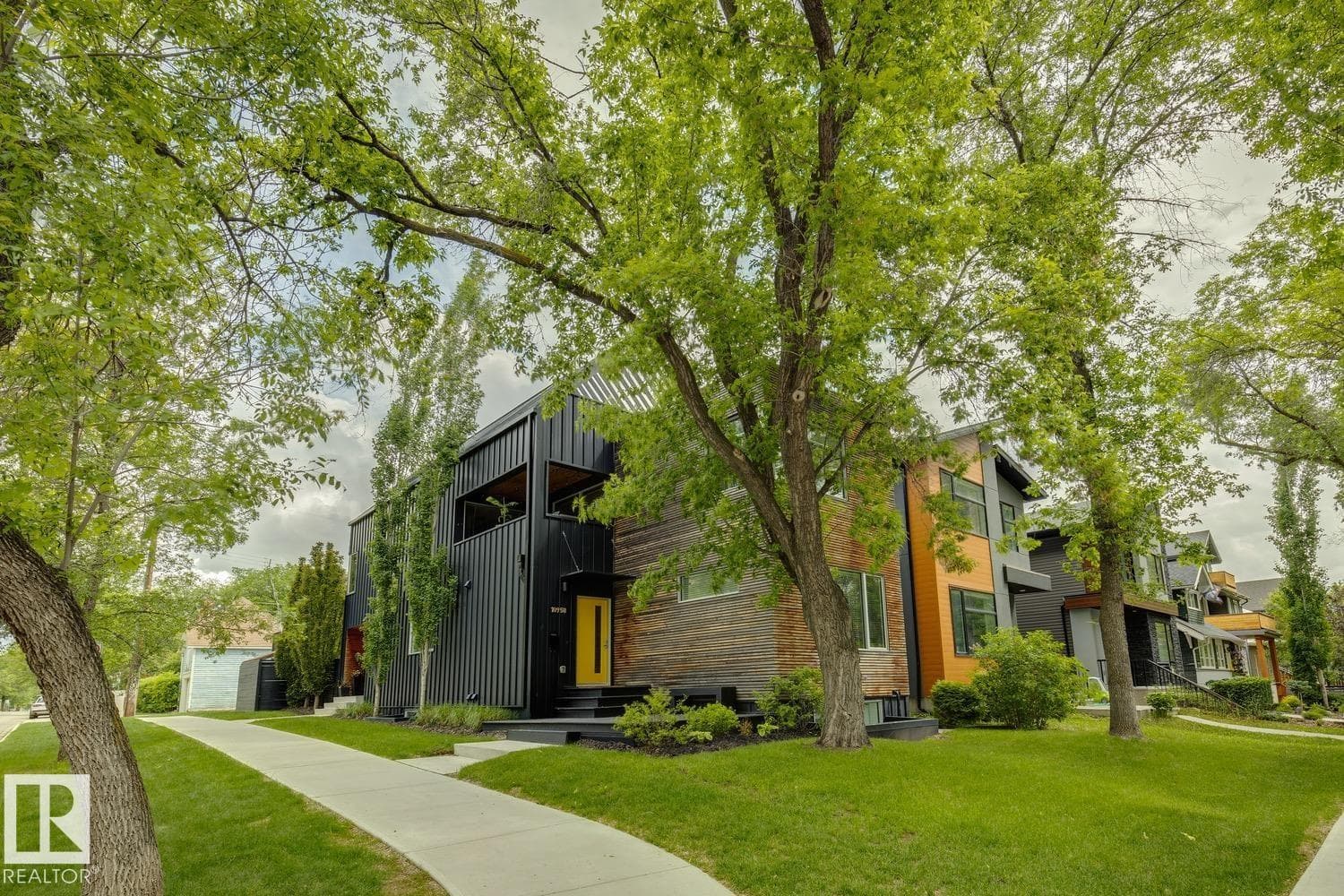 10958 80 AV NW — photo 3