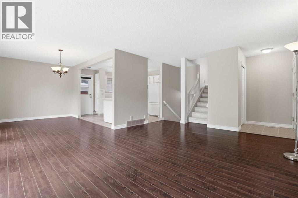 471 Berkley Crescent NW — photo 5