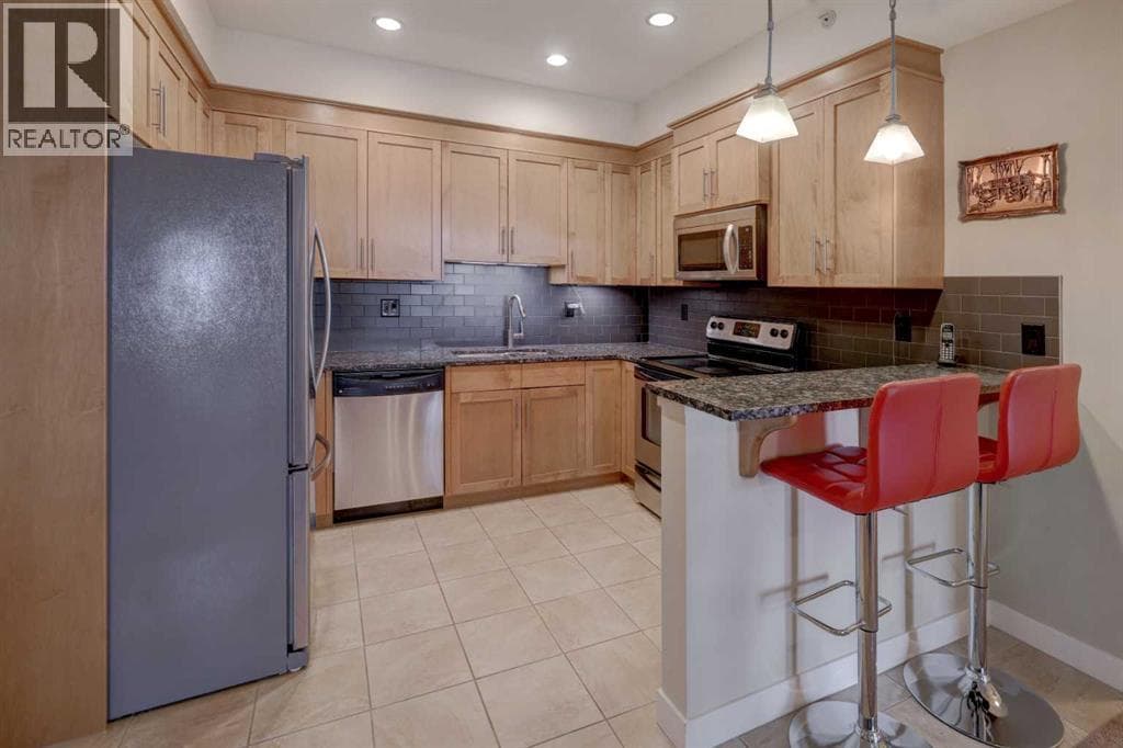 301, 1005B Westmount Drive — photo 3