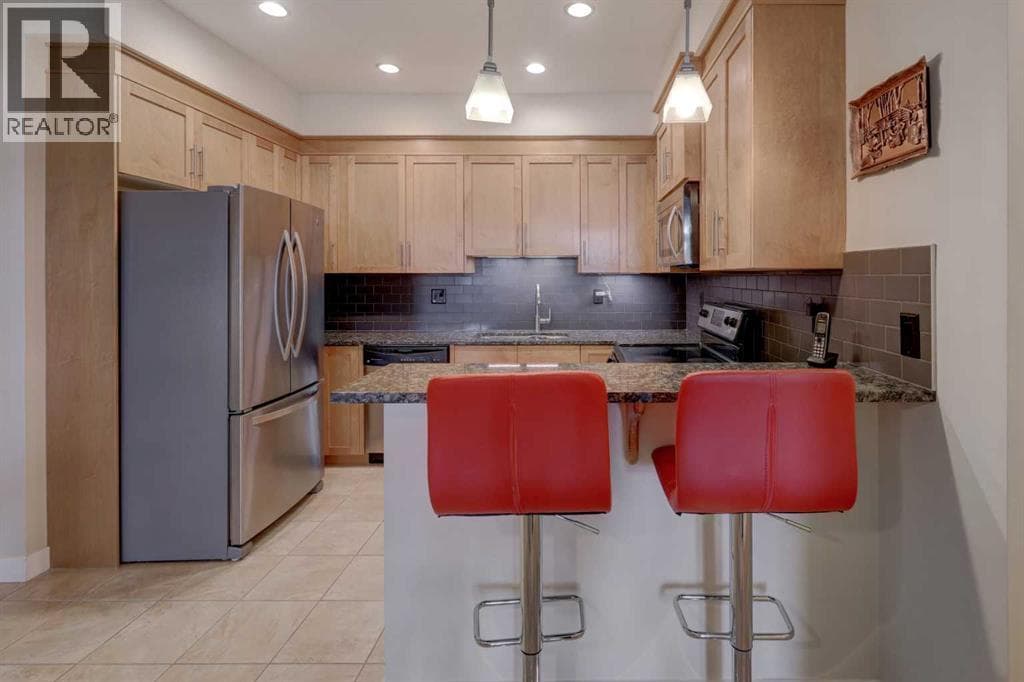301, 1005B Westmount Drive — photo 4