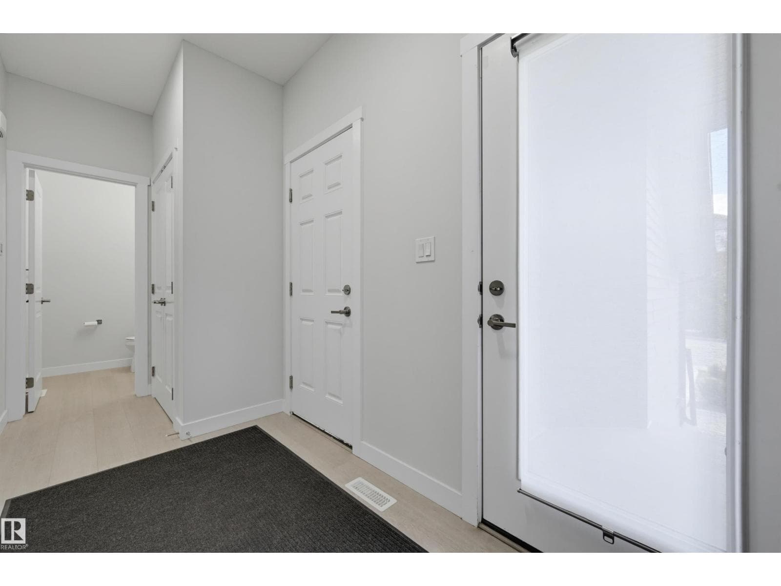 918 DANIELS LO SW — photo 2