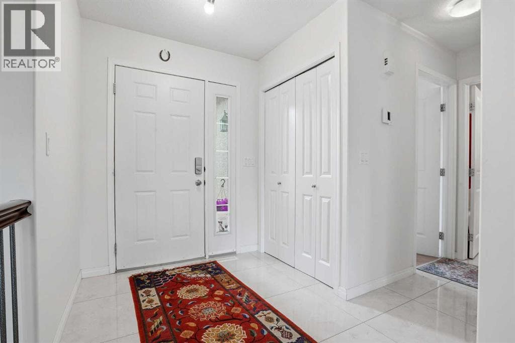 408 Lineham Acres Bay NW — photo 3