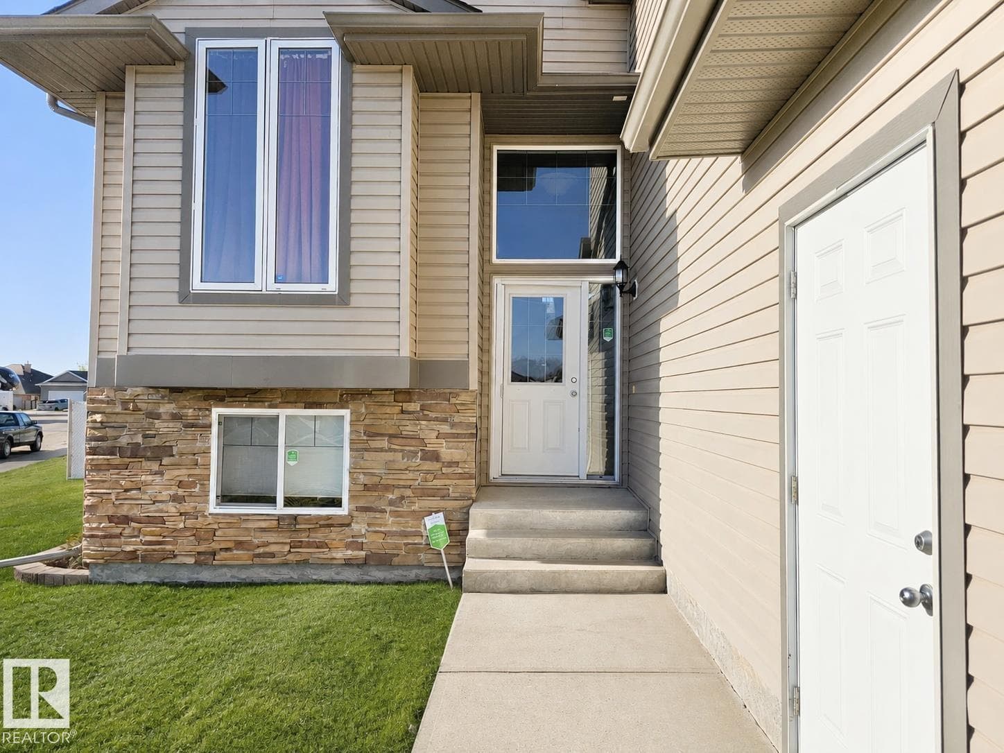 3901 44 AV — photo 2