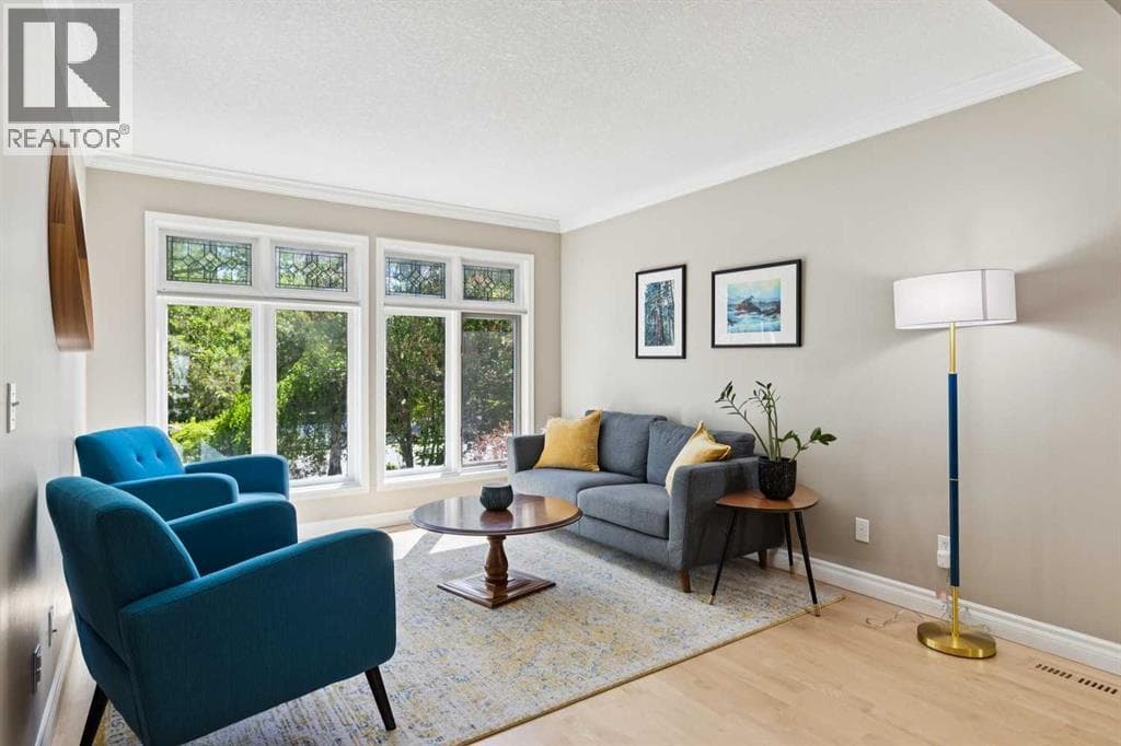 2405 26 Street SW — photo 4
