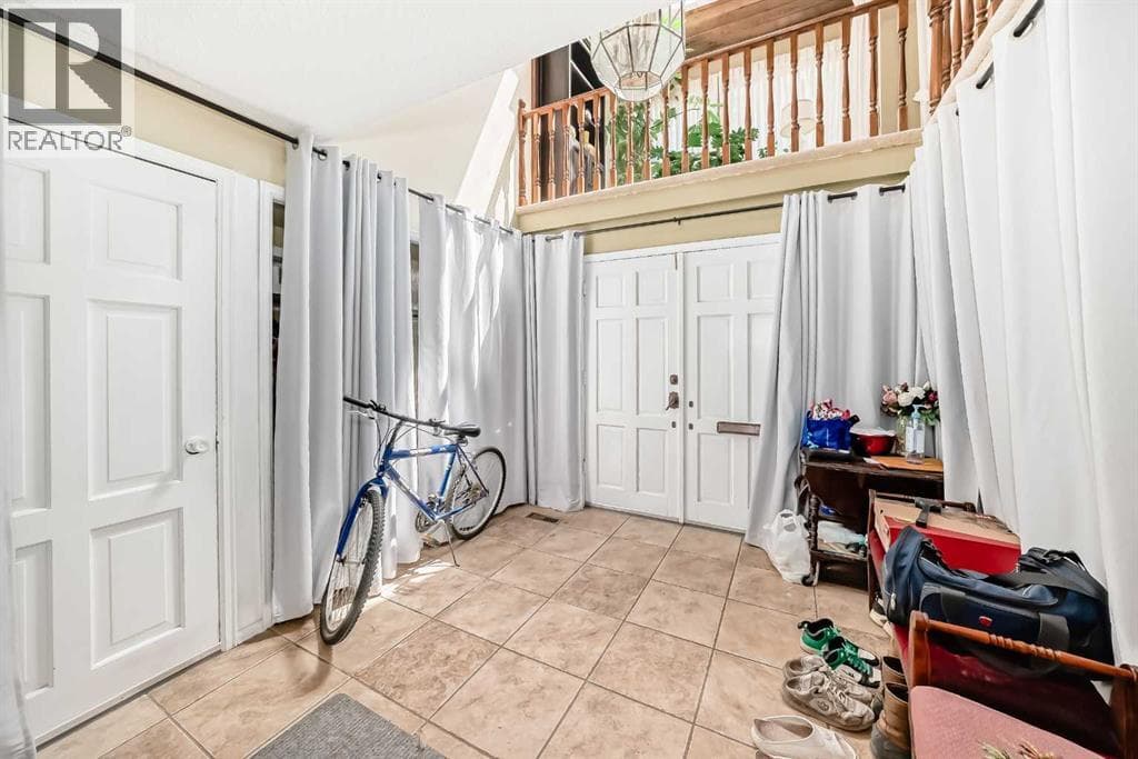 156 Edgehill Close NW — photo 4