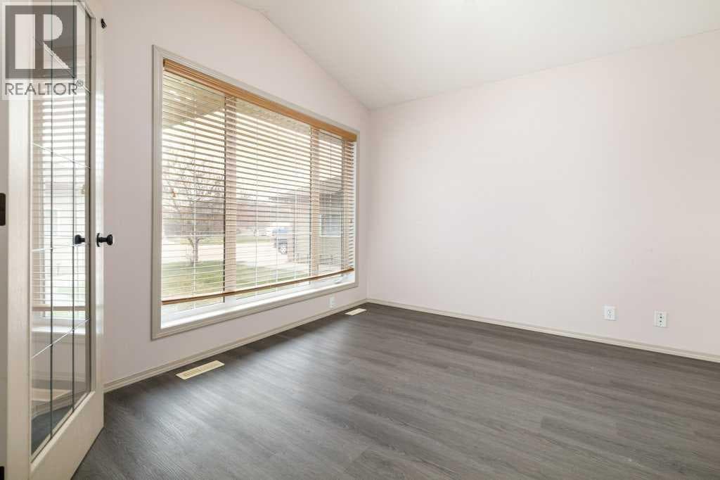 15 Kirton Close — photo 4