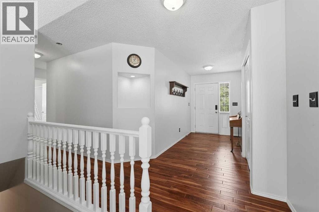 18 Osmond Close — photo 4