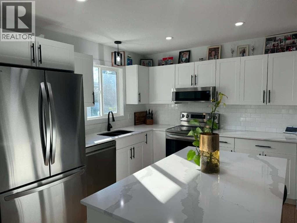 9410 80 Avenue — photo 2