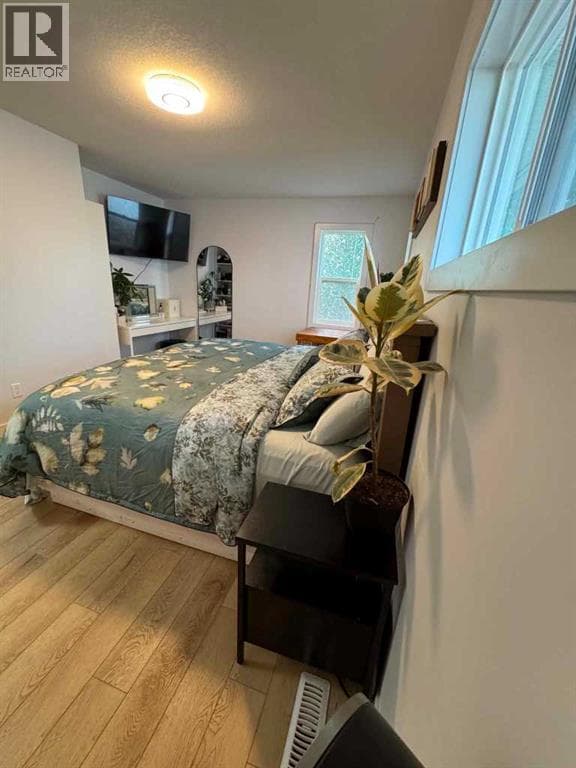 9410 80 Avenue — photo 5