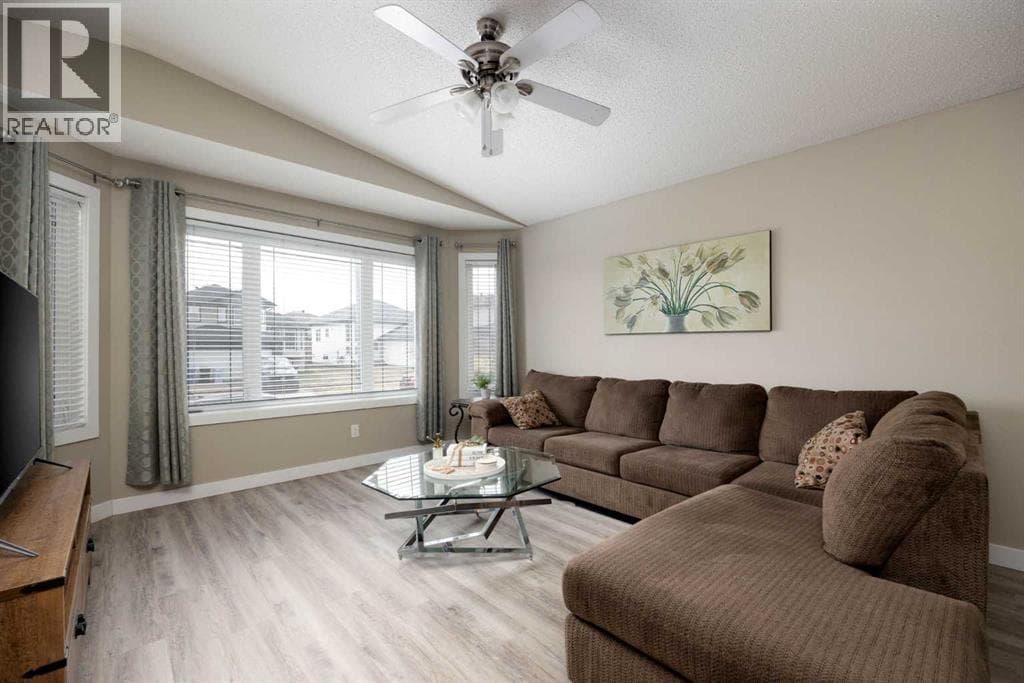 150 Pacific Crescent — photo 2