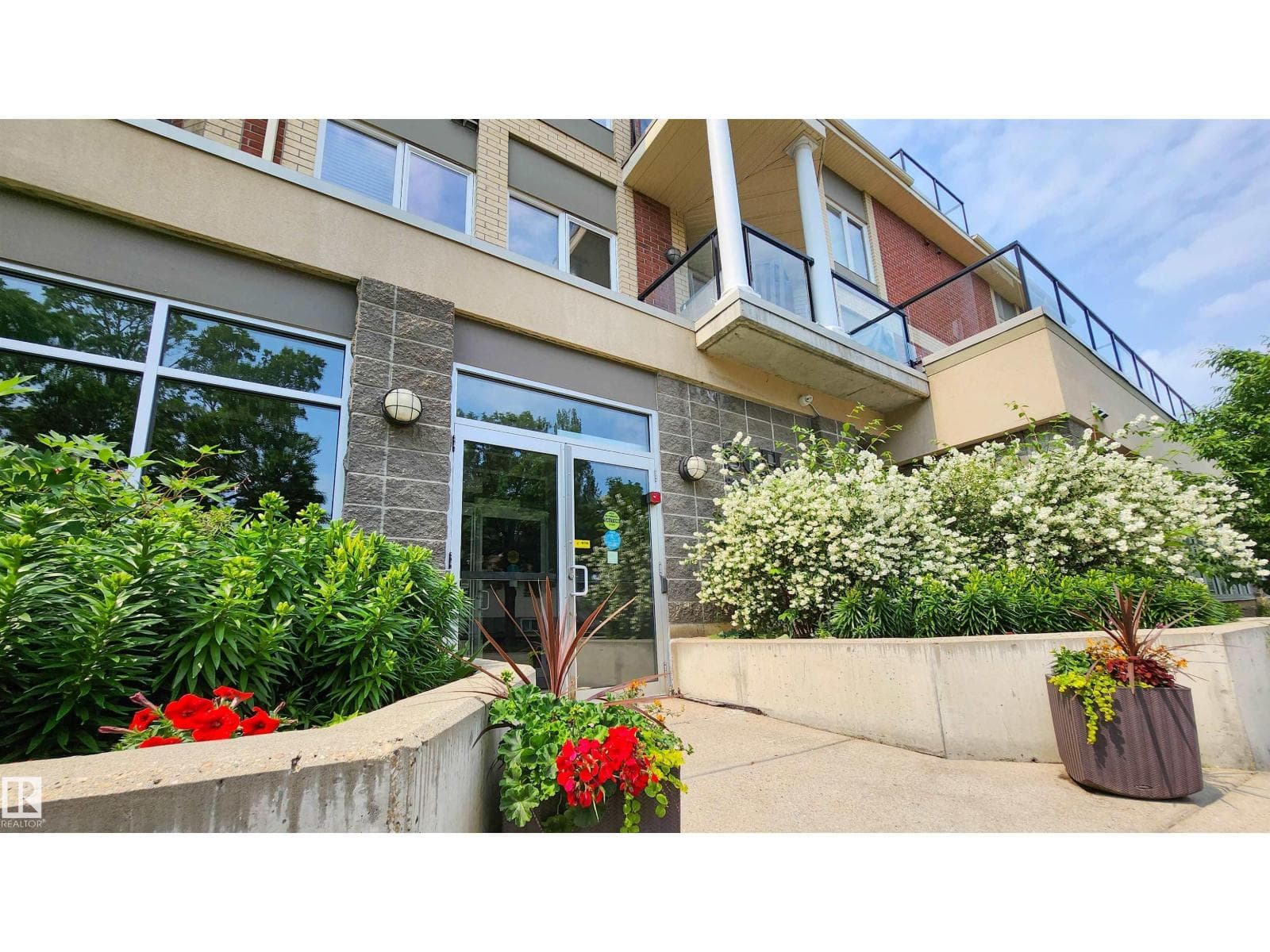 #207 9750 94 ST NW