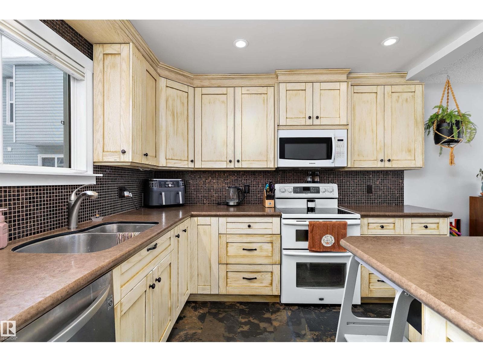 #9 4403 RIVERBEND RD NW — photo 3