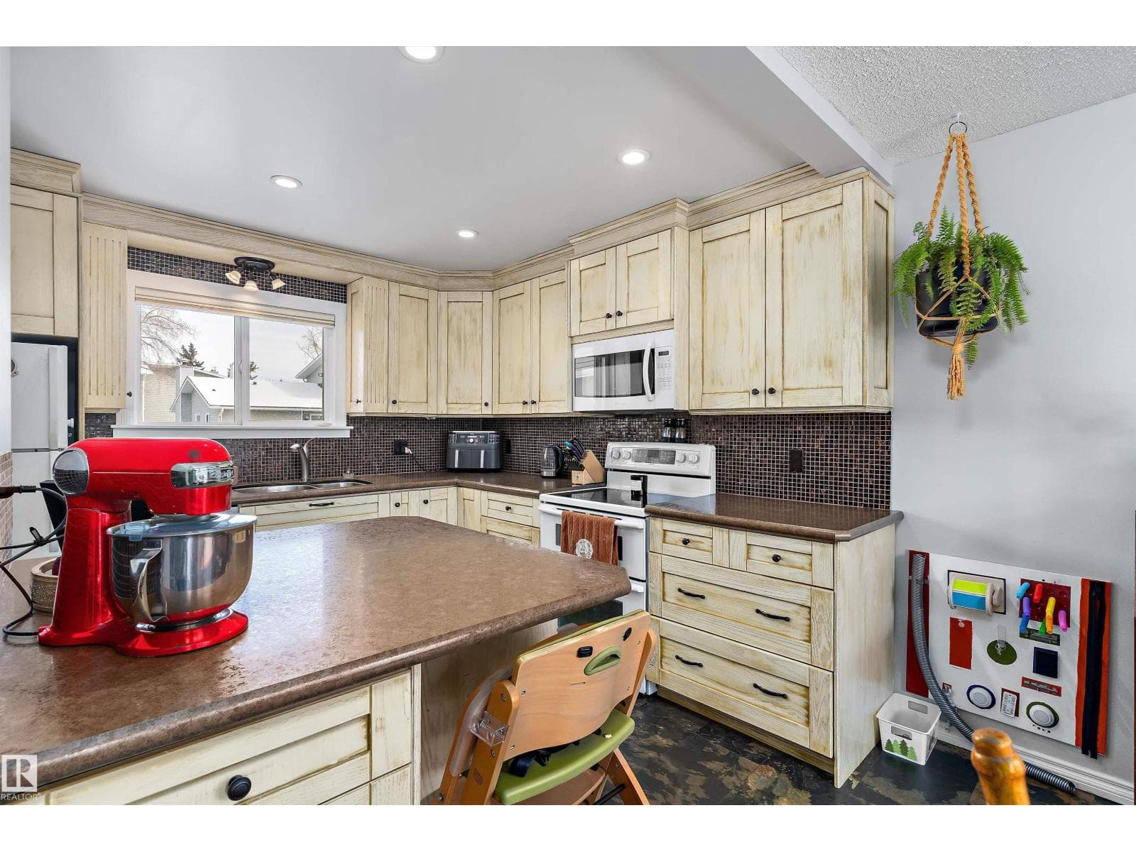 #9 4403 RIVERBEND RD NW — photo 4