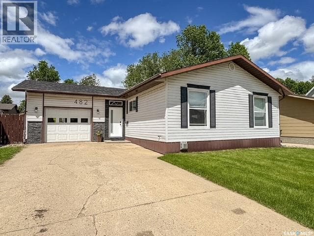 482 Russell CRESCENT