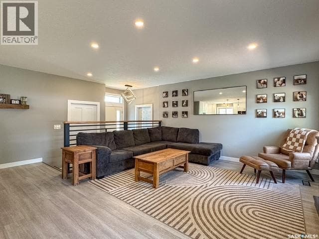 482 Russell CRESCENT — photo 3