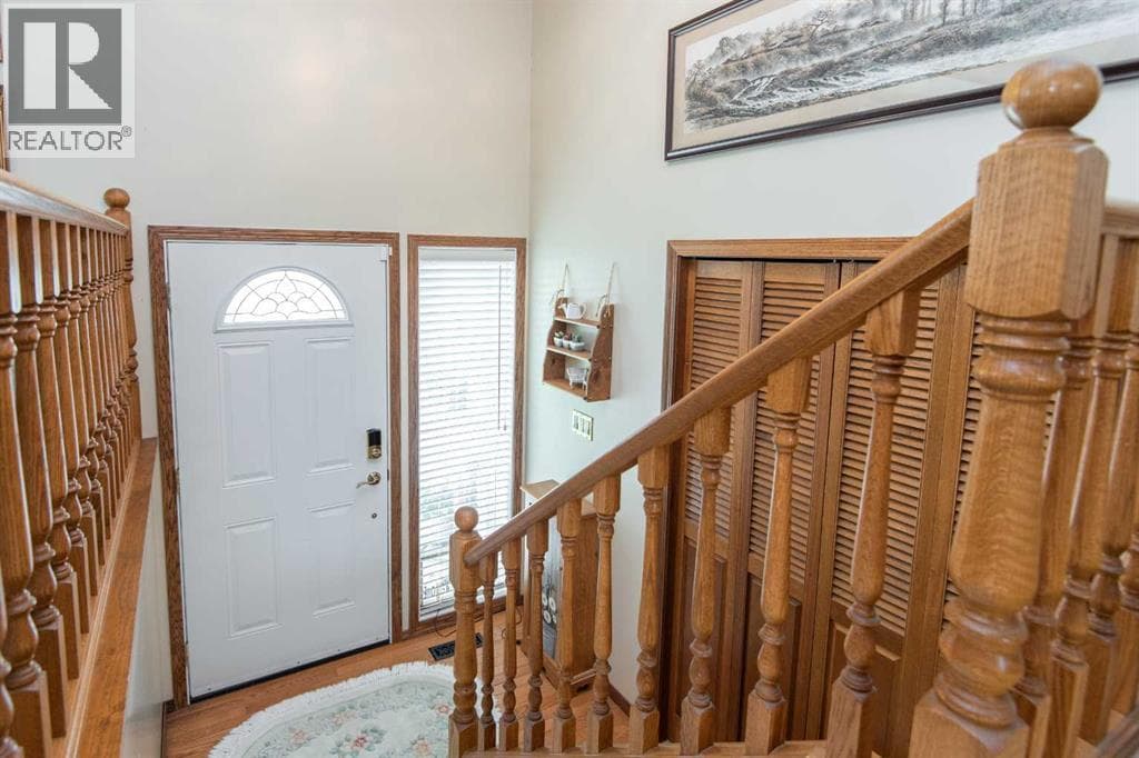 44 Huget Crescent — photo 2