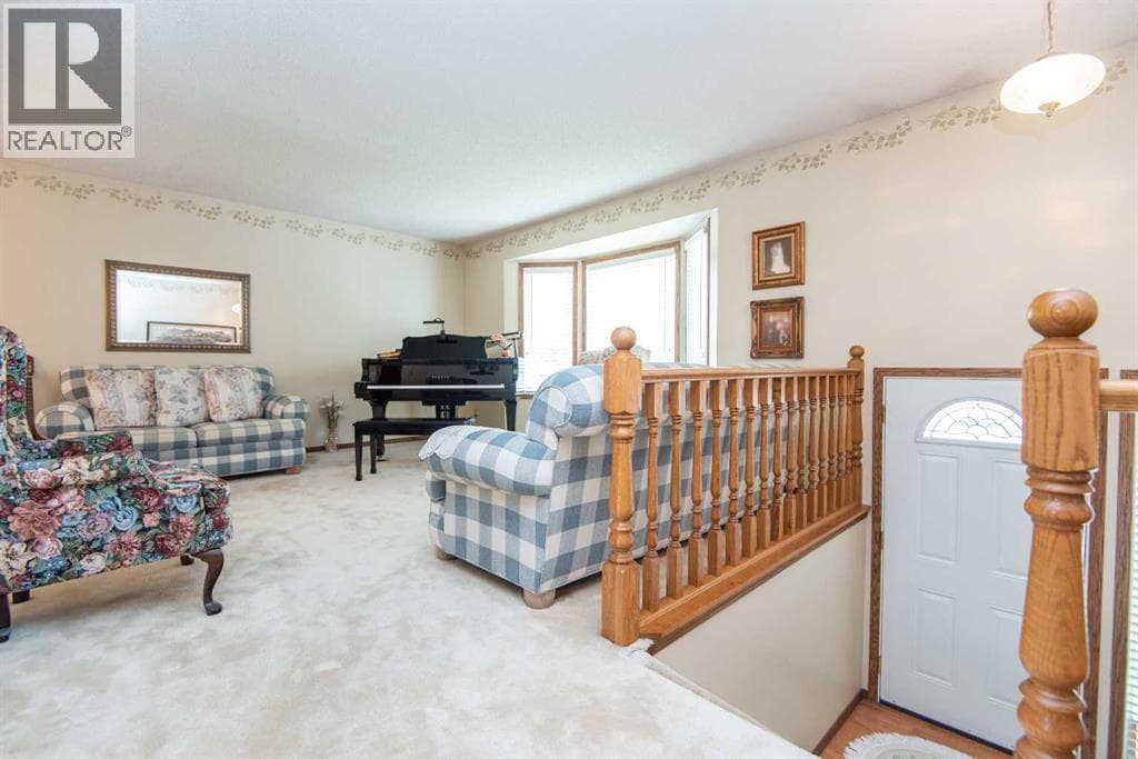 44 Huget Crescent — photo 3