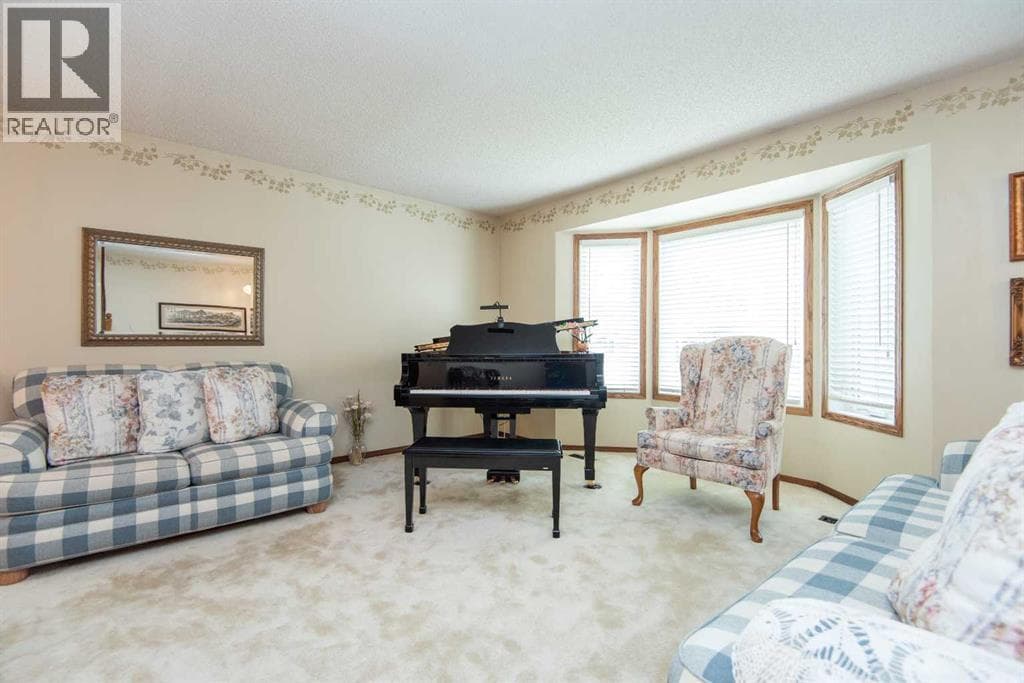 44 Huget Crescent — photo 4