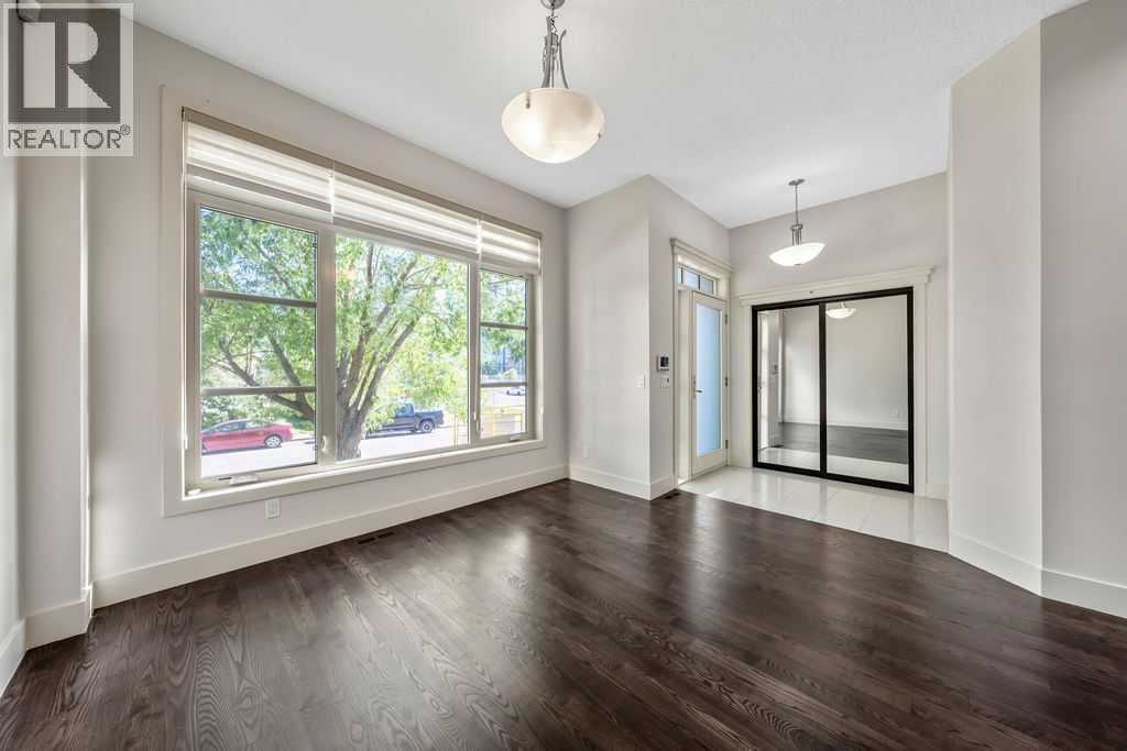 1136 17 Avenue NW — photo 3