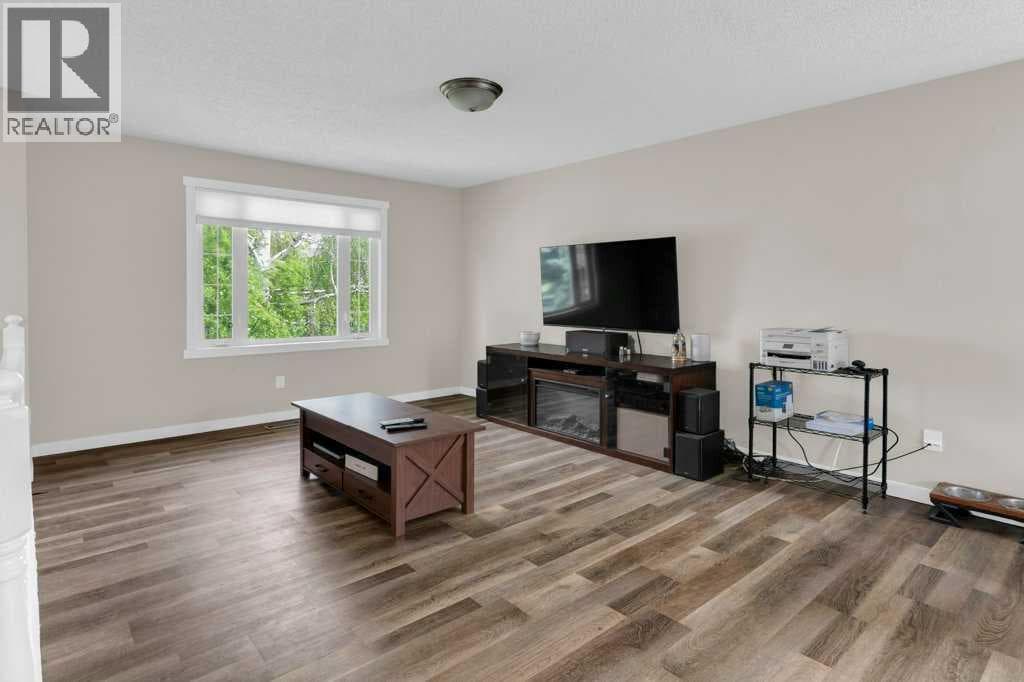 120 Alpine Crescent SE — photo 3
