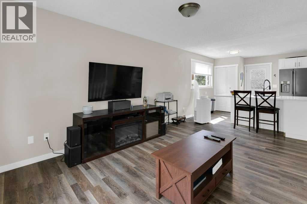 120 Alpine Crescent SE — photo 4