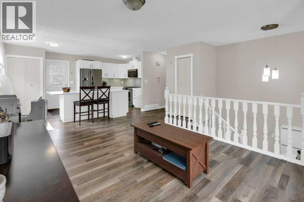 120 Alpine Crescent SE — photo 5