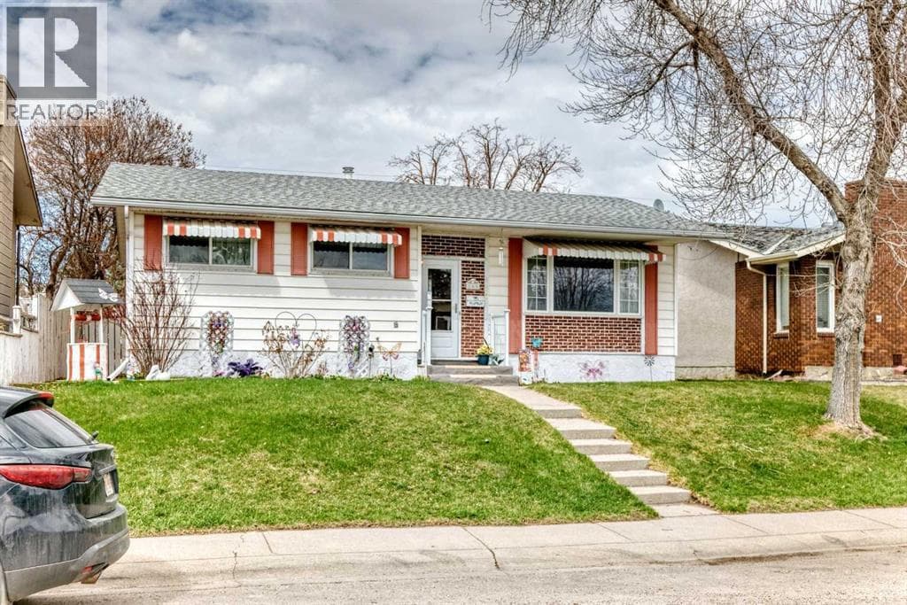165 Marbrooke Circle NE — photo 2