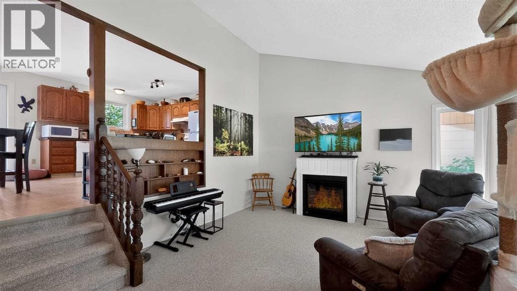 77 Iroquois Crescent W — photo 4