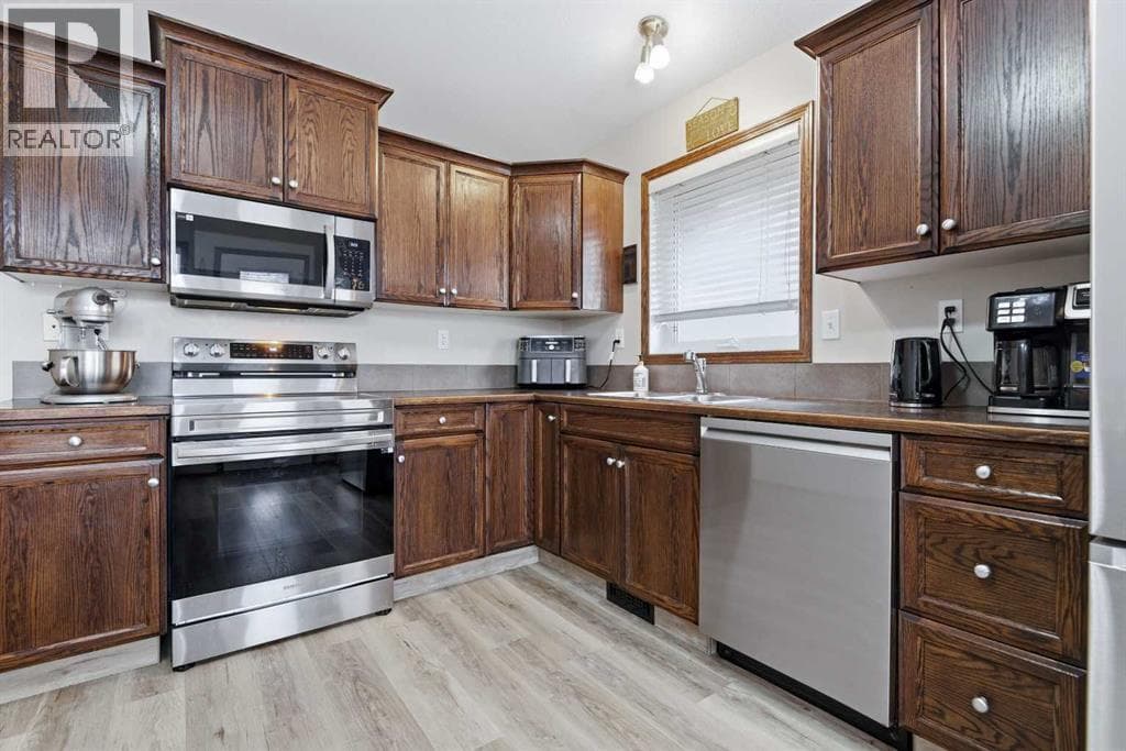 136 Lanterman Close — photo 3