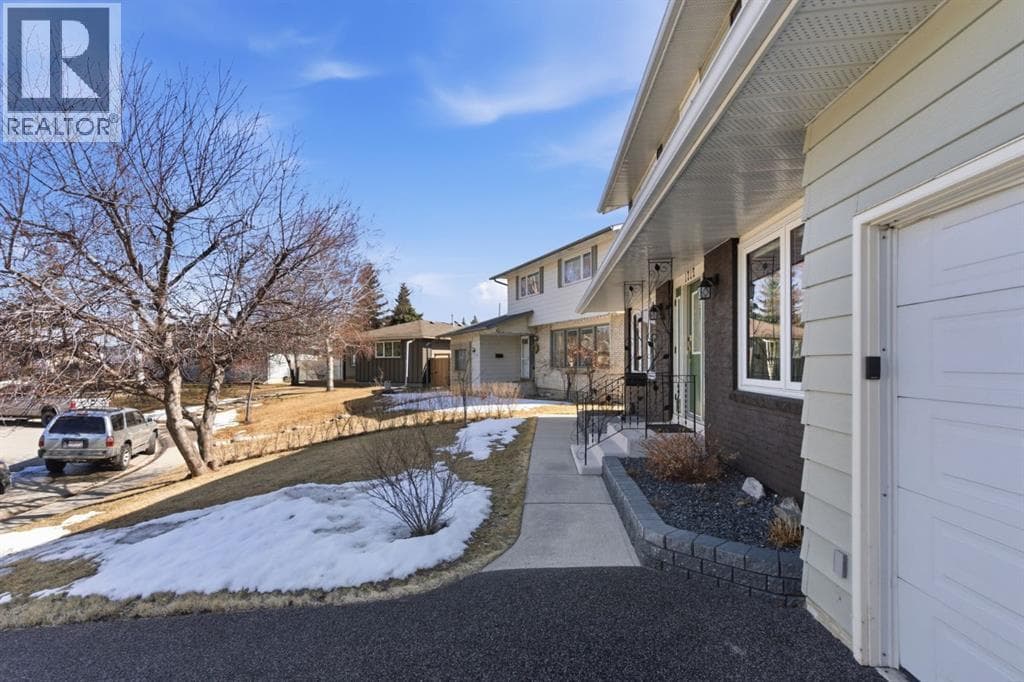 1315 Lake Michigan Crescent SE — photo 2