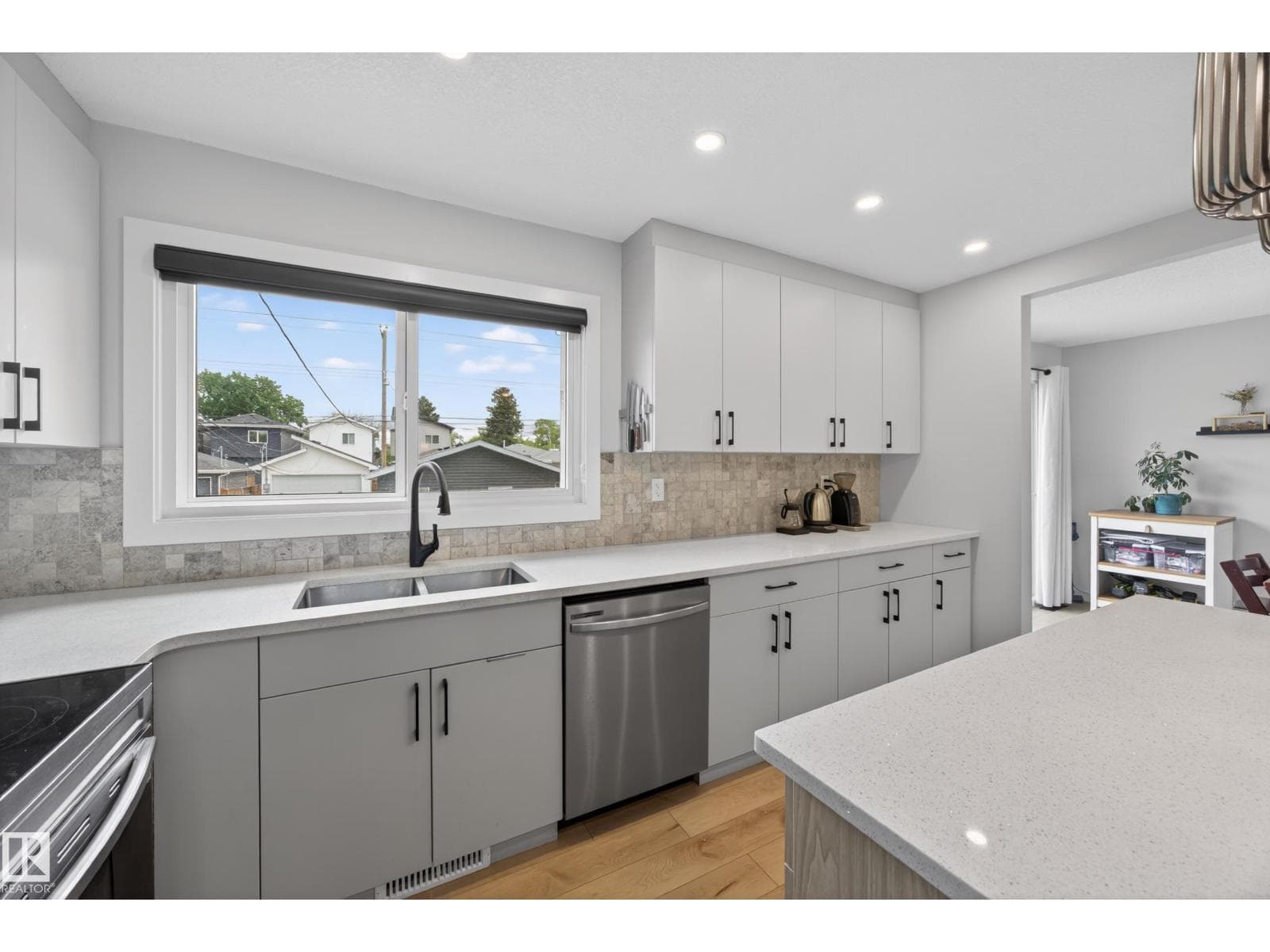 9915 154 ST NW — photo 3